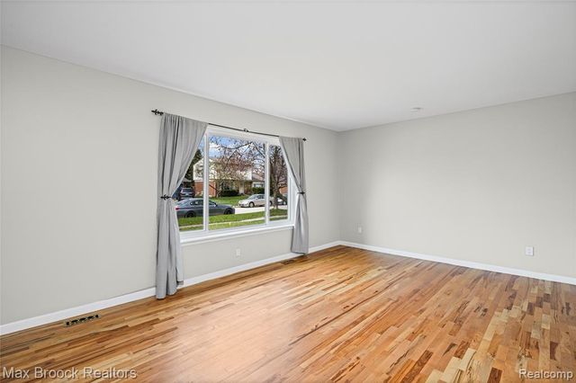 22912 Glenmoor Heights, Farmington Hills, MI 48336