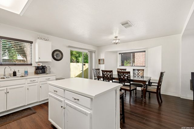 926 Saxonhill Dr, San Antonio, TX 78253