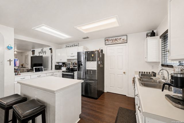 926 Saxonhill Dr, San Antonio, TX 78253