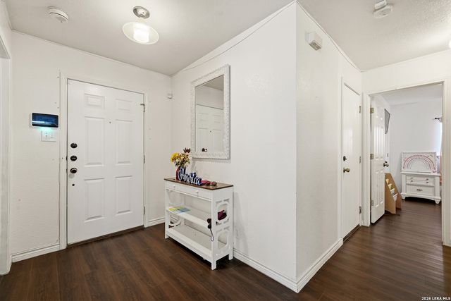 926 Saxonhill Dr, San Antonio, TX 78253