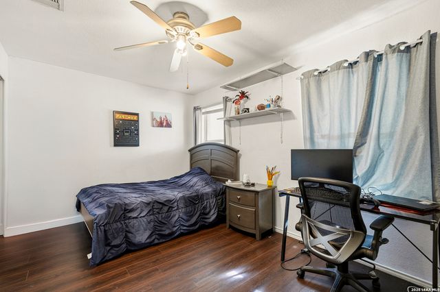 926 Saxonhill Dr, San Antonio, TX 78253
