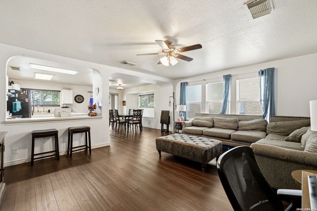 926 Saxonhill Dr, San Antonio, TX 78253