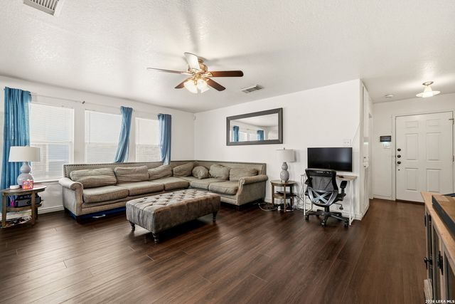 926 Saxonhill Dr, San Antonio, TX 78253