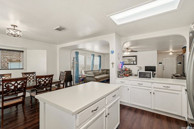 926 Saxonhill Dr, San Antonio, TX 78253