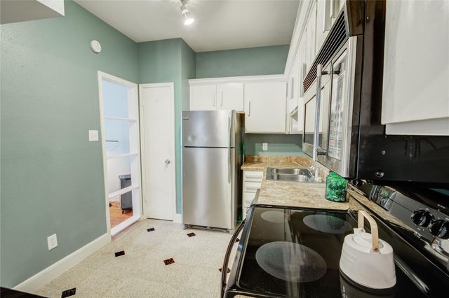 2100 Tanglewilde Street 349, Houston, TX 77063