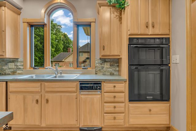 6283 Whitetail Run, Greenwood, IN 46143