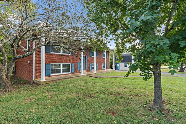2002 Obrien Dr, Murfreesboro, TN 37130