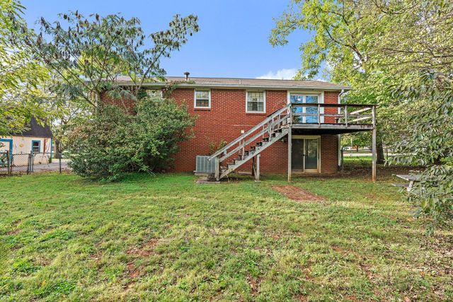 2002 Obrien Dr, Murfreesboro, TN 37130