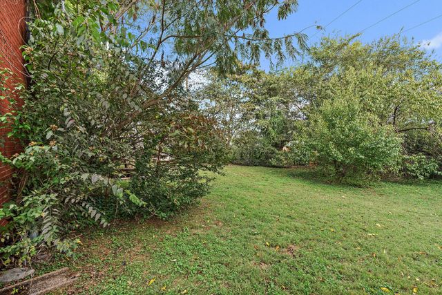 2002 Obrien Dr, Murfreesboro, TN 37130