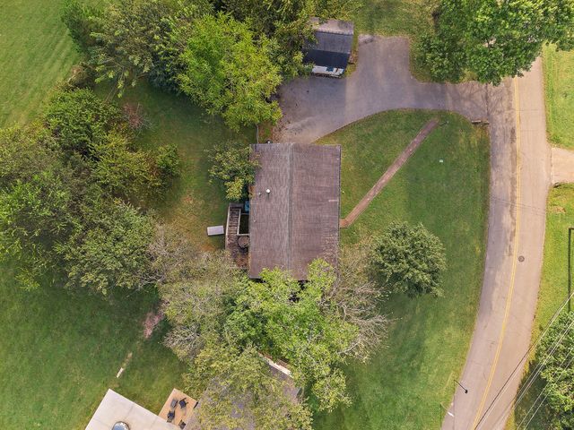 2002 Obrien Dr, Murfreesboro, TN 37130