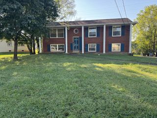 2002 Obrien Dr, Murfreesboro, TN 37130