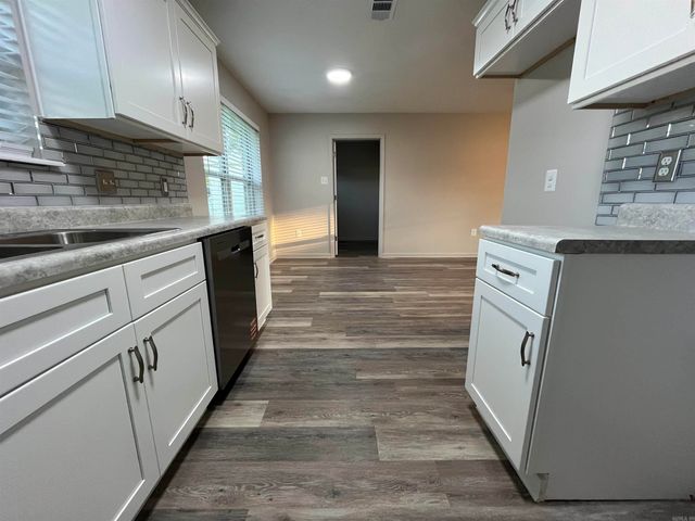 517 Pleasant Drive, Lonoke, AR 72086