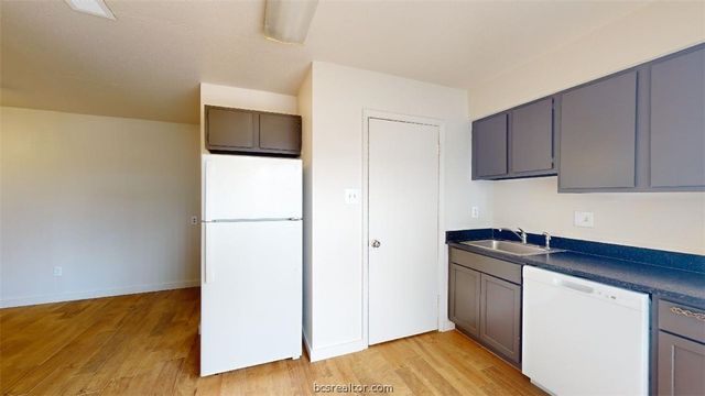 725 Peppertree Drive 13, Bryan, TX 77801