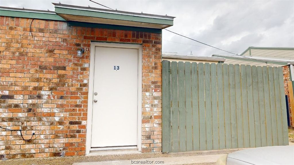 725 Peppertree Drive 13, Bryan, TX 77801