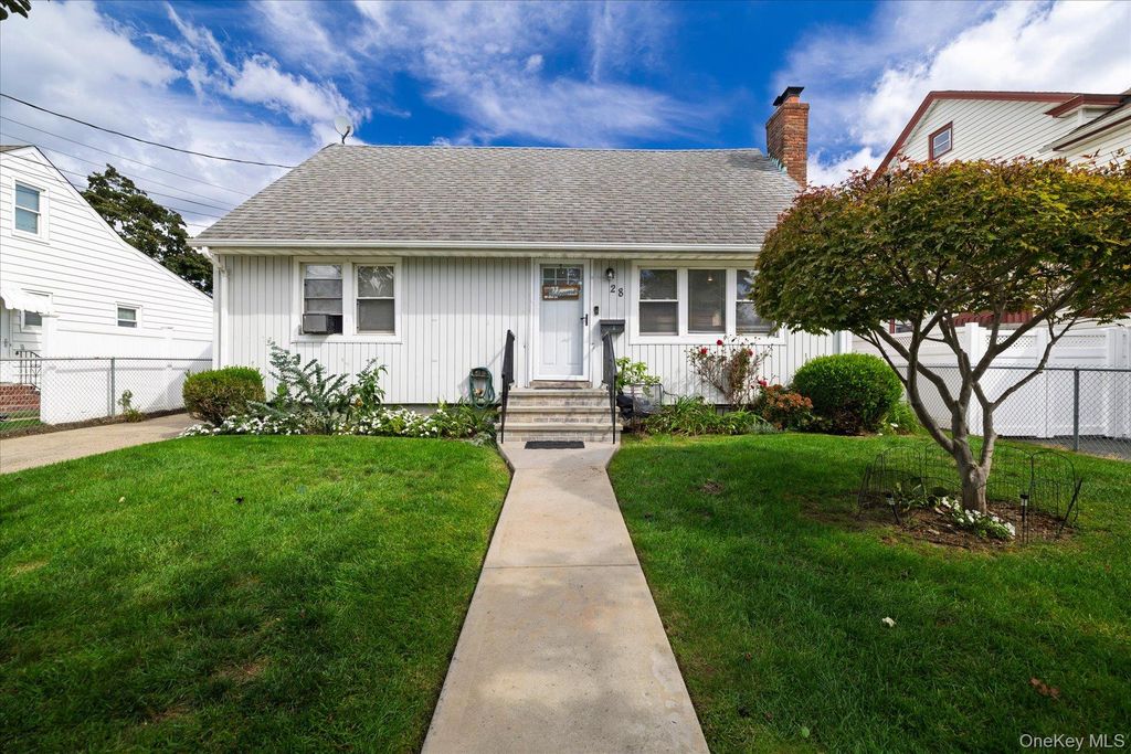 28 Harrison Avenue, Freeport, NY 11520 — photo 2