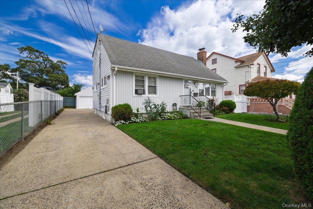 28 Harrison Avenue, Freeport, NY 11520 — photo 3