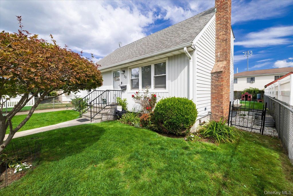 28 Harrison Avenue, Freeport, NY 11520 — photo 4