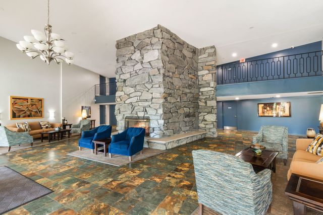 1198 Royal Glen Drive 101-E, Glen Ellyn, IL 60137
