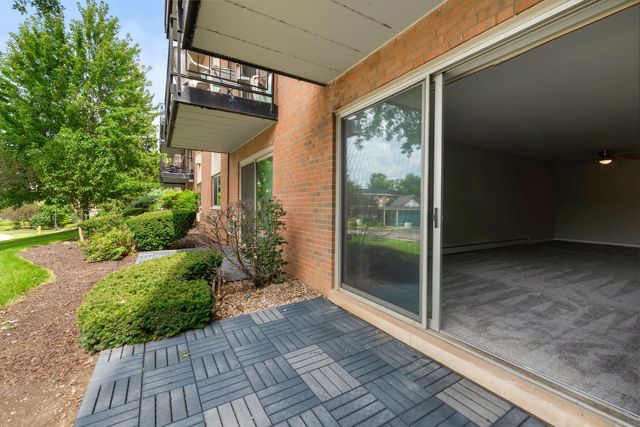 1198 Royal Glen Drive 101-E, Glen Ellyn, IL 60137