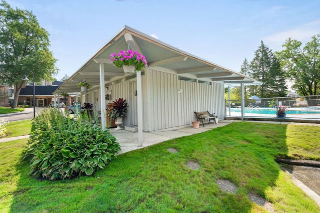 1198 Royal Glen Drive 101-E, Glen Ellyn, IL 60137