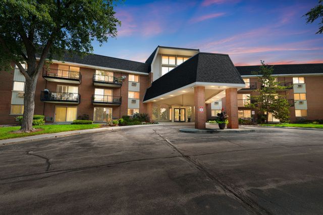 1198 Royal Glen Drive 101-E, Glen Ellyn, IL 60137