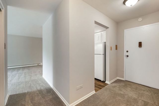 1198 Royal Glen Drive 101-E, Glen Ellyn, IL 60137