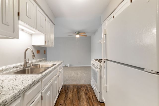 1198 Royal Glen Drive 101-E, Glen Ellyn, IL 60137