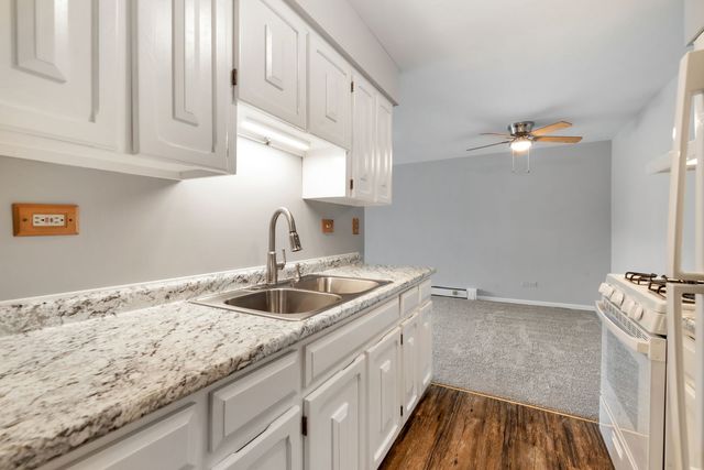1198 Royal Glen Drive 101-E, Glen Ellyn, IL 60137