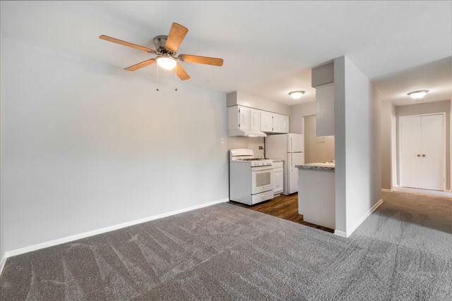 1198 Royal Glen Drive 101-E, Glen Ellyn, IL 60137