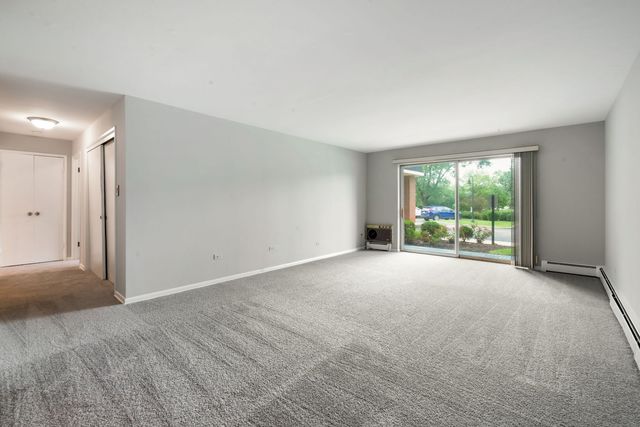 1198 Royal Glen Drive 101-E, Glen Ellyn, IL 60137