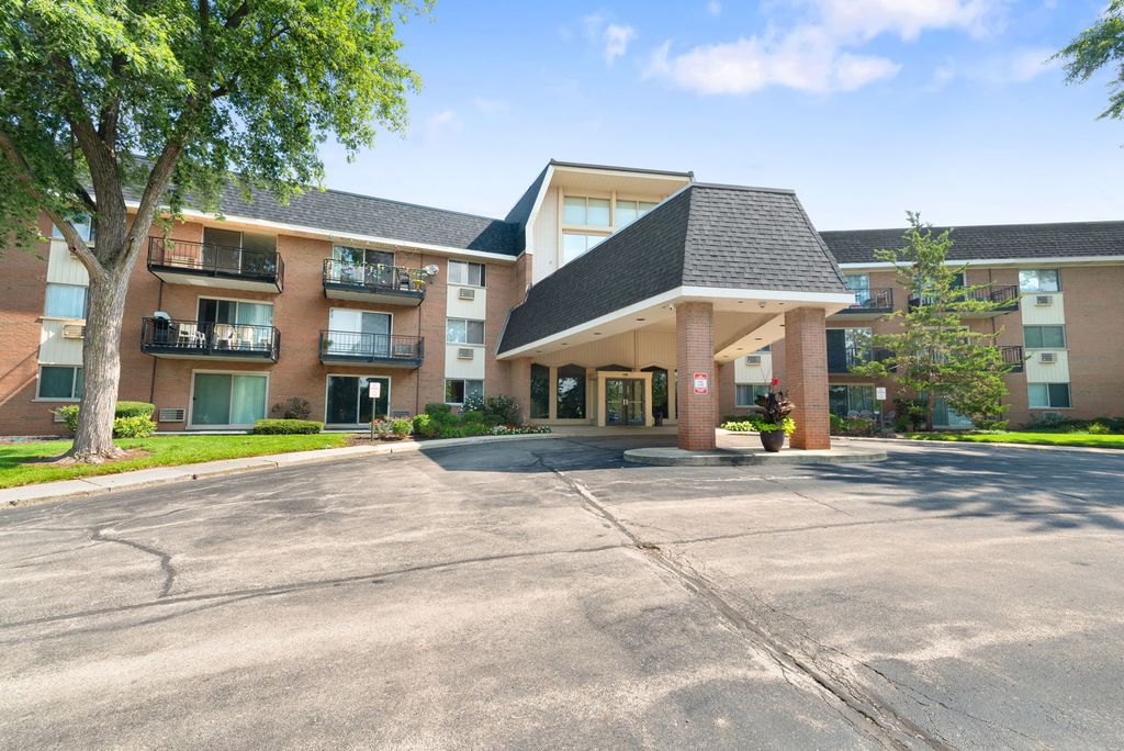 1198 Royal Glen Drive 101-E, Glen Ellyn, IL 60137