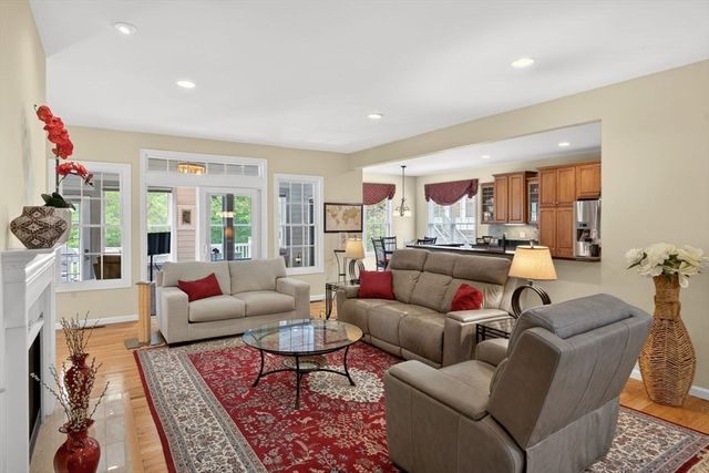 28 Cottage Cove, Plymouth, MA 02360