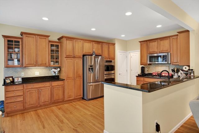 28 Cottage Cove, Plymouth, MA 02360