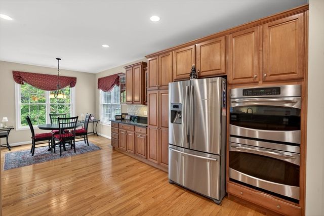 28 Cottage Cove, Plymouth, MA 02360