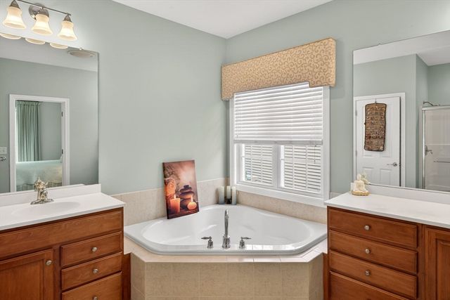 28 Cottage Cove, Plymouth, MA 02360