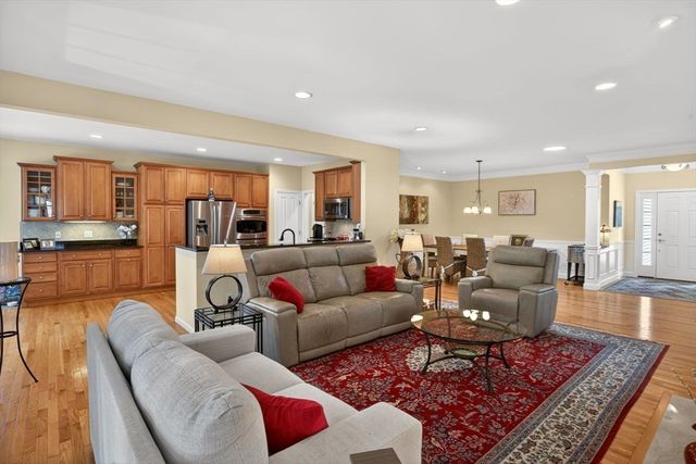 28 Cottage Cove, Plymouth, MA 02360
