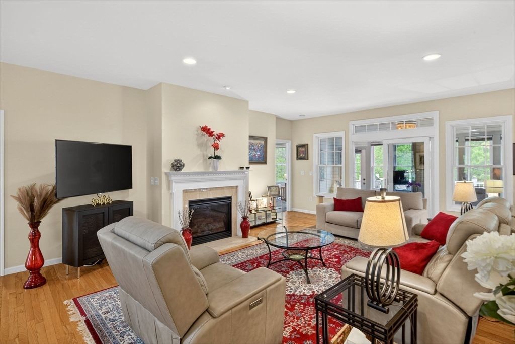 28 Cottage Cove, Plymouth, MA 02360