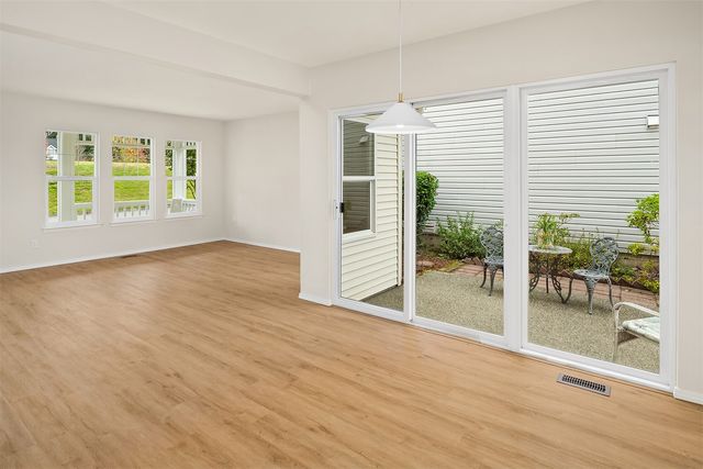 523 Redmond Place NE, Renton, WA 98056