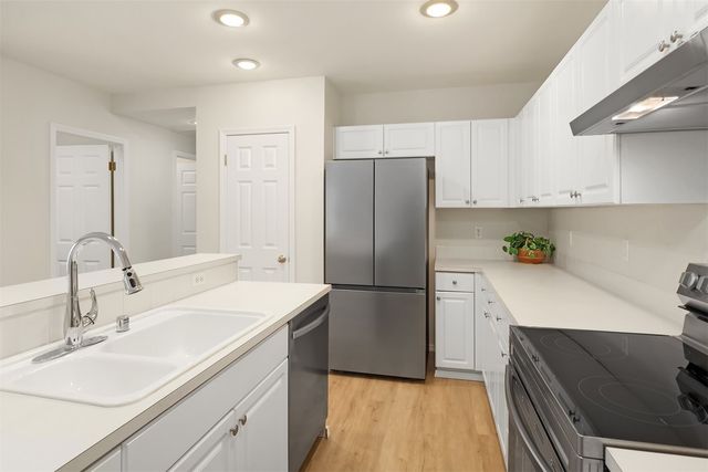 523 Redmond Place NE, Renton, WA 98056