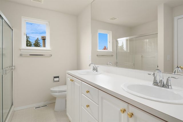 523 Redmond Place NE, Renton, WA 98056