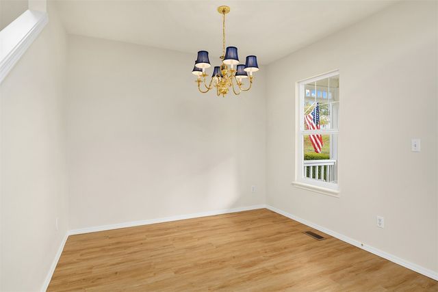 523 Redmond Place NE, Renton, WA 98056
