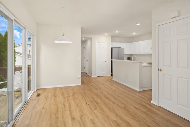 523 Redmond Place NE, Renton, WA 98056