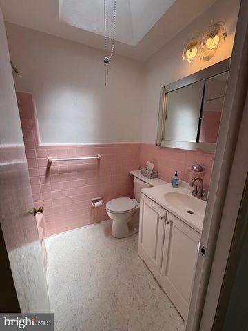 587 WANAMAKER RD, Jenkintown, PA 19046