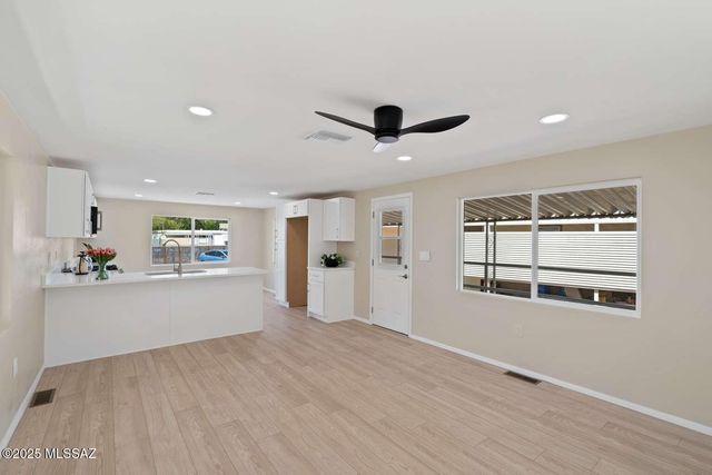 5000 E Grant Rd Unit 203, Tucson, AZ 85712