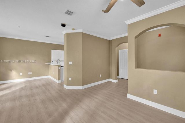 100 Jacaranda Country Club Dr 203, Plantation, FL 33324