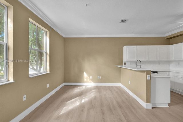 100 Jacaranda Country Club Dr 203, Plantation, FL 33324