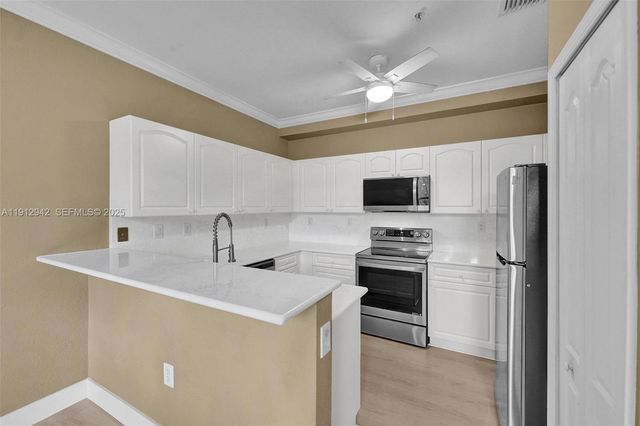 100 Jacaranda Country Club Dr 203, Plantation, FL 33324