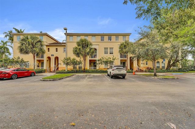 100 Jacaranda Country Club Dr 203, Plantation, FL 33324