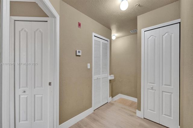 100 Jacaranda Country Club Dr 203, Plantation, FL 33324