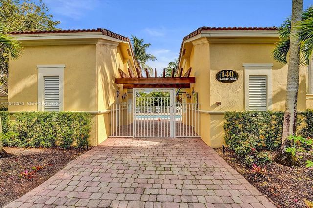 100 Jacaranda Country Club Dr 203, Plantation, FL 33324